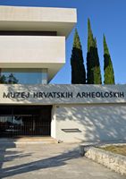 Das Museum der kroatischen archäologischen Monumente an Split (Autor Pedro Newlands). Klicken, um das Bild in Flickr zu vergrößern (neue Nagelritze).