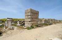 Le sanctuaire d'Apollon à Délos en Grèce. Le Monument de Granite. Cliquer pour agrandir l'image dans Adobe Stock (nouvel onglet).