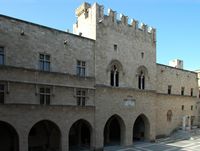 Cour intérieure du palais des Grands Maîtres à Rhodes. Cliquer pour agrandir l'image dans Adobe Stock (nouvel onglet).