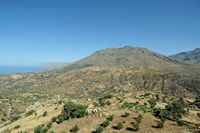 Le village d’Agios Pavlos en Crète. Le mont Asidrotas vu depuis la route de Melampes. Cliquer pour agrandir l'image dans Adobe Stock (nouvel onglet).