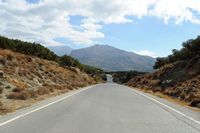 Le village d'Arkalochori en Crète. La route d'Héraklion à Ano Viannos près de Karavados. Cliquer pour agrandir l'image dans Adobe Stock (nouvel onglet).