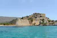 L’île de Spinalonga en Crète. Le bastion de Tiepolo de la forteresse de Spinalonga. Cliquer pour agrandir l'image dans Adobe Stock (nouvel onglet).