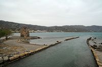 Le village d’Élounda en Crète. Le canal de l'isthme de Poros ou Spinalonga. Cliquer pour agrandir l'image dans Adobe Stock (nouvel onglet).