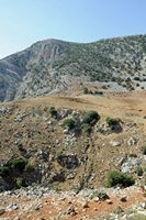 Le village de Goniès en Crète. Les gorges de Gonies avec le mont Voskero en arrière-plan. Cliquer pour agrandir l'image dans Adobe Stock (nouvel onglet).