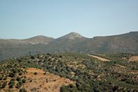 Le village de Marathos en Crète. La carrière de marbre de la montagne de Damasta. Cliquer pour agrandir l'image dans Adobe Stock (nouvel onglet).
