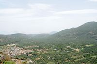 Le village de Néapolis en Crète. Le village de Limnès et le mont Kavalara. Cliquer pour agrandir l'image dans Adobe Stock (nouvel onglet).