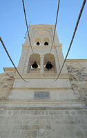 Le village de Thrapsano en Crète. Clocher du catholicon du monastère d'Agarathos. Cliquer pour agrandir l'image dans Adobe Stock (nouvel onglet).