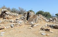 Le village de Zakros en Crète. L'escalier de la maison H de la cité de Zakros. Cliquer pour agrandir l'image dans Adobe Stock (nouvel onglet).