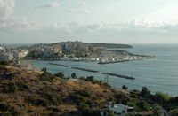 La ville d’Agios Nikolaos en Crète. Le port de plaisance. Cliquer pour agrandir l'image dans Adobe Stock (nouvel onglet).