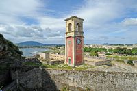 La vieille forteresse de la ville de Corfou. La tour-horloge. Cliquer pour agrandir l'image dans Adobe Stock (nouvel onglet).