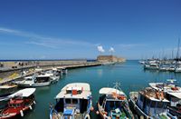 Les fortifications d’Héraklion en Crète. Le vieux port. Cliquer pour agrandir l'image dans Adobe Stock (nouvel onglet).