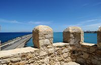 Les fortifications d’Héraklion en Crète. Créneaux et merlons de la forteresse. Cliquer pour agrandir l'image dans Adobe Stock (nouvel onglet).