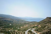 La ville de Sitia en Crète. La baie de Sitia vue depuis les environs de Moni Toplou. Cliquer pour agrandir l'image dans Adobe Stock (nouvel onglet).
