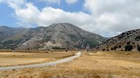 Le plateau du Lassithi en Crète. Le nord-ouest du plateau. Cliquer pour agrandir l'image dans Adobe Stock (nouvel onglet).