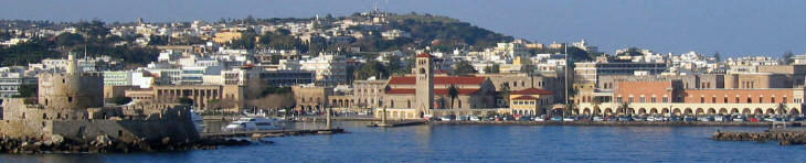 Panoramafoto van de haven van Mandraki in Rhodos