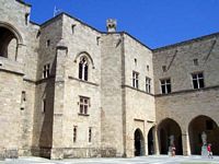 Ιππότες Rhodes - εσωτερικό Δικαστήριο του παλατιού των μεγάλων κυρίων. Κάντε κλικ για μεγέθυνση.