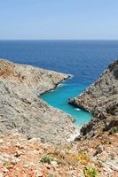 La province de La Canée en Crète. Une calanques des ports sataniques (Seitan Limani). Cliquer pour agrandir l'image.
