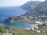 L’île de Symi en mer Égée. Le village d'Emporios. Cliquer pour agrandir l'image.