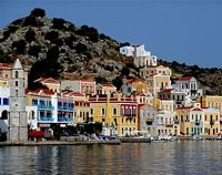 L’île de Symi en mer Égée. Le port de Gialos. Cliquer pour agrandir l'image.