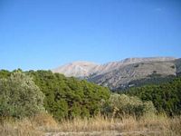 Le mont Atavyros à Rhodes. Cliquer pour agrandir l'image.