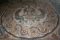 Mosaico da Medusa do palácio dos Grandes Mestres à Rodes. Clicar para ampliar a imagem.