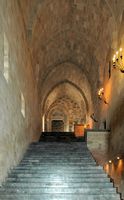Escalier du grand hall du palais des Grands Maîtres à Rhodes. Cliquer pour agrandir l'image.
