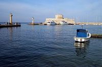 Mandraki Hafen in Rhodos. Klicken, um das Bild zu vergrößern.