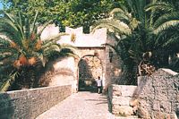 Terceira porta da Porta Amboise das fortificações de Rodes. Clicar para ampliar a imagem.