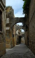 Straat Heilig Fanouriou in Rhodos dichtbij de straat Ergiou. Klikken om het beeld te vergroten.