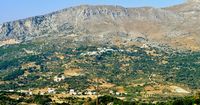 Le village d’Agia Galini en Crète. Situation du village de Kissos (auteur Syllogos de Kissos). Cliquer pour agrandir l'image.