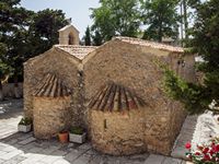 Le village d’Agia Galini en Crète. L'église de la Transfiguration du Sauveur à Kissos (auteur C. Messier). Cliquer pour agrandir l'image.