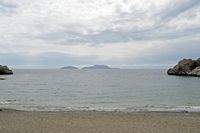 Le village d’Agios Pavlos en Crète. Les îles Paximadia vues depuis la côte Saint-Paul. Cliquer pour agrandir l'image.