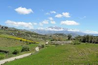 Le village d’Amari en Crète. La route de Gerakari à Spili sur le plateau du Gious Kampos. Cliquer pour agrandir l'image.