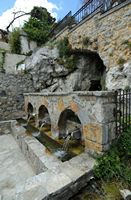 Le village d’Amari en Crète. Fontaine à Meronas. Cliquer pour agrandir l'image.