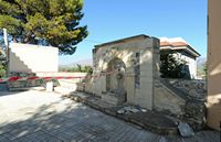Le village d'Arkalochori en Crète. Dégâts du séisme du 27 septembre 2021 sur l'église Agia Triada de Machaira. Cliquer pour agrandir l'image.