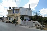 Le village d'Arkalochori en Crète. Le village de Choumerio détruit par le séisme du 27 septembre 2021. Cliquer pour agrandir l'image.