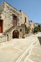 Le village d’Assomatos en Crète. Les cellules des moines du monastère Moni Preveli. Cliquer pour agrandir l'image.