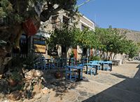Le village d’Élounda en Crète. Tavernes à Plaka. Cliquer pour agrandir l'image.