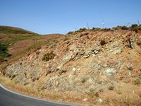 Le village de Goniès en Crète. Ophiolithes de Goniès (auteur Géoparc du Psiloritis). Cliquer pour agrandir l'image.
