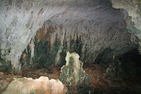 Le village de Gouvès en Crète. Salle de la grotte de Skotino. Cliquer pour agrandir l'image.