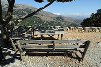 Le village de Kritsa en Crète. Belvédère sur la route de Katharo. Cliquer pour agrandir l'image.