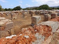 Le village de Malia en Crète. La salle hypostyle du palais (auteur Olaf Tausch). Cliquer pour agrandir l'image.