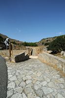 Le village de Marathos en Crète. Chemin du gouffre d'Aloni. Cliquer pour agrandir l'image.