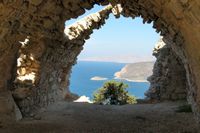 Le village et le château de Monolithos sur l’île de Rhodes. Ancienne chapelle de la forteresse de Monolithos. Cliquer pour agrandir l'image.