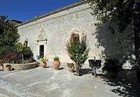 Le village de Myrtia en Crète. Église du monastère Saint-Georges Epanosifis à Metaxochori. Cliquer pour agrandir l'image.