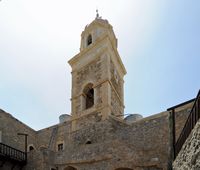 Le village de Palékastro en Crète. Clocher du monastère de Moni Toplou. Cliquer pour agrandir l'image.