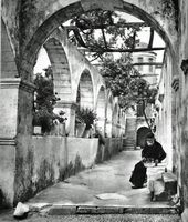La presqu’île d’Akrotiri en Crète. Le monastère de la Sainte-Trinité en 1950 (auteur Claude Dervenn). Cliquer pour agrandir l'image.
