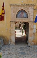 La presqu’île de l’Akrotiri en Crète. Le portail du monastère du Gouverneto. Cliquer pour agrandir l'image.