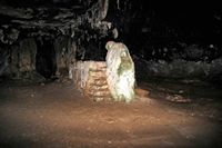 La presqu’île de l’Akrotiri en Crète. La grotte d'Arkoudiotissa. Cliquer pour agrandir l'image.
