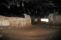 La presqu’île de l’Akrotiri en Crète. La grotte d'Arkoudiotissa. Cliquer pour agrandir l'image.